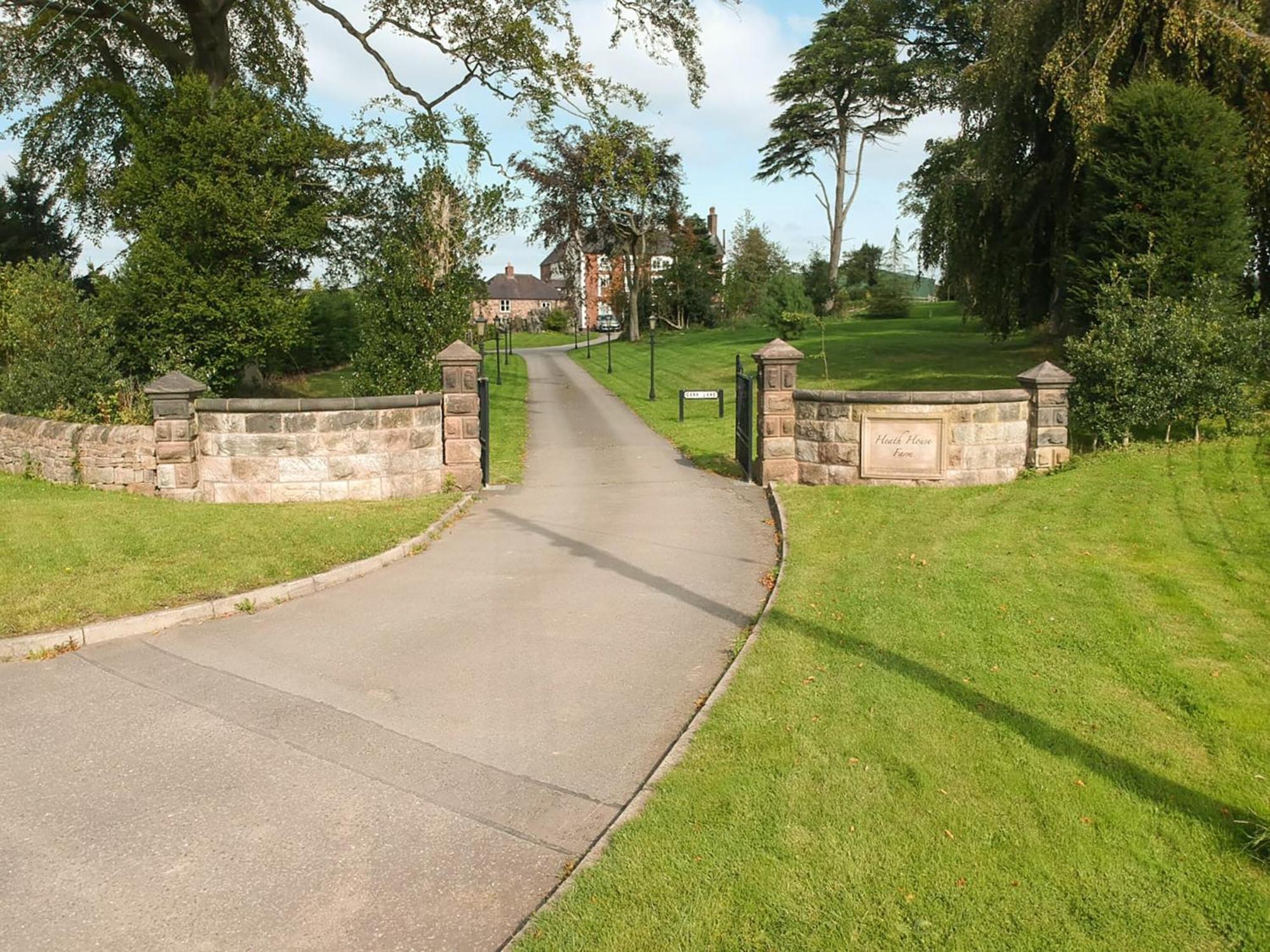 Villa Heath View à Cheddleton Extérieur photo